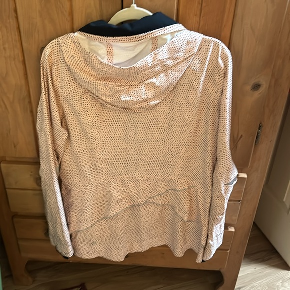 Lululemon jacket - Picture 9 of 10